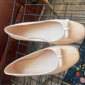 Like new! Ladies size 8 Kate Spade ballet flat. Nude color